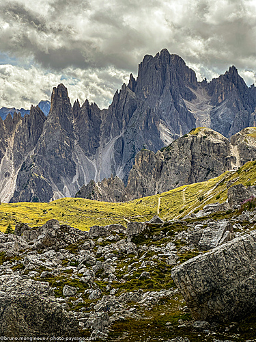 Nom du fichier=Magnifique-paysage-montagne-Dolomites-IMG_6978.jpeg
Taille du fichier=7375Ko
Dimensions : 3024x4032
Ajouté le : 14 Septembre 2025 Nom du fichier=Magnifique-paysage-montagne-Dolomites-IMG_6978.jpeg
Taille du fichier=7375Ko
Dimensions : 3024x4032
Ajouté le : 14 Septembre 2025