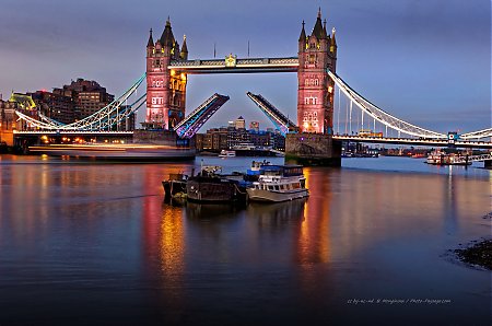Tower_Bridge-bateau-Tamise-Londres--pont_basculant.jpg