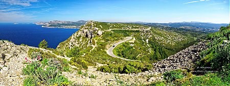 Vue-panoramique-de-la-route-des-cretes-reliant-Cassis-a-La-Ciotat.jpg