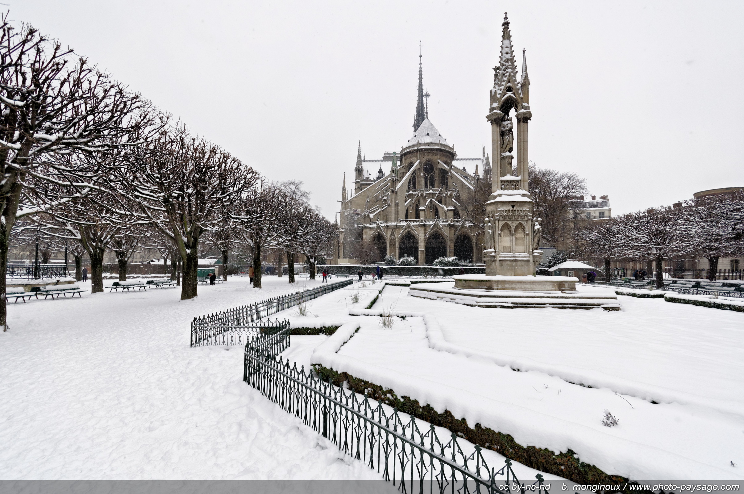Фото Монмартра в Париже зимой
