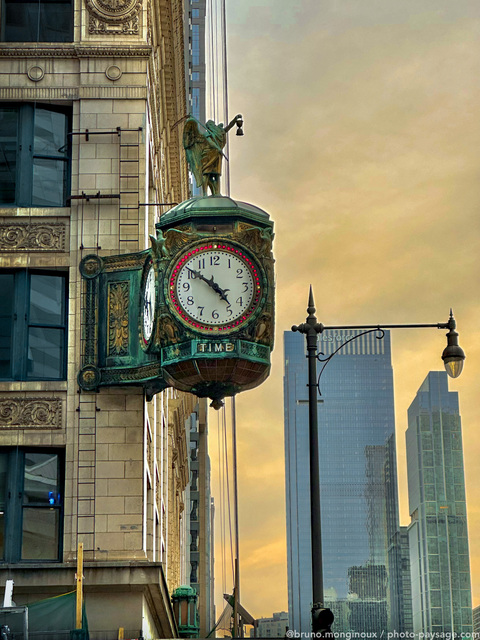 Une horloge dans le centre de Chicago
Loop, Chicago, Illinois
Mots-clés: cadrage_vertical