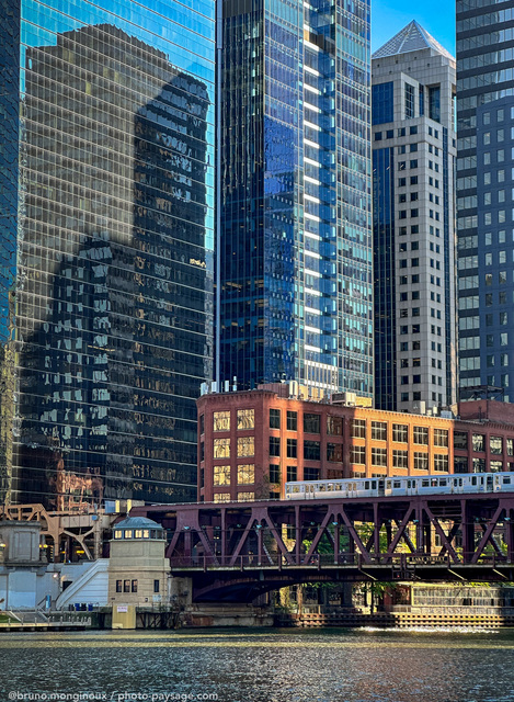 Chicago : métro aérien au-dessus de la rivière - 2
Chicago, Illinois
Mots-clés: cadrage_vertical pont