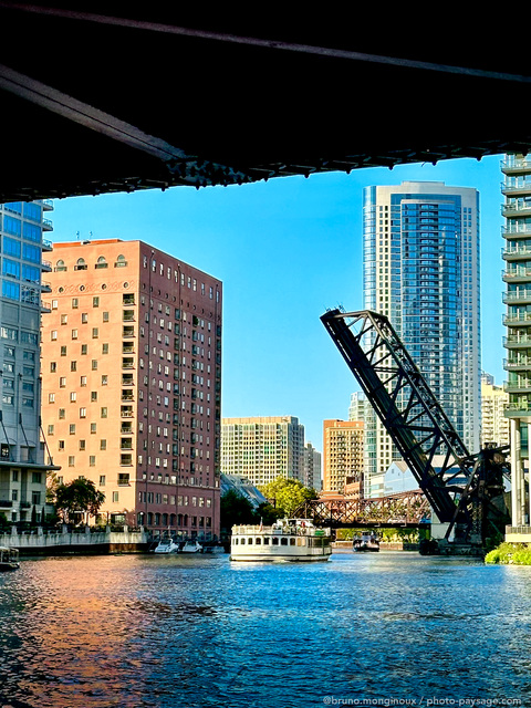 Chicago : un ancien pont à bascule
Chicago, Illinois
Mots-clés: cadrage_vertical pont