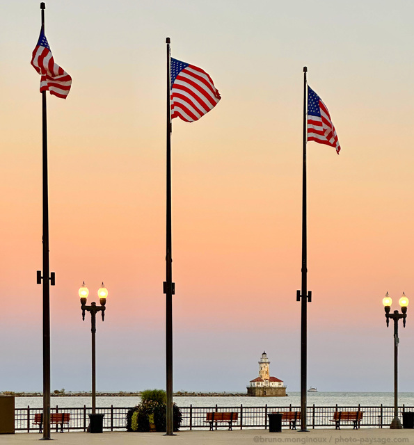 Lac Michigan : un phare vu depuis Navy Pier
Chicago, Illinois
Mots-clés: Phare categorielac cadrage_vertical lampadaire