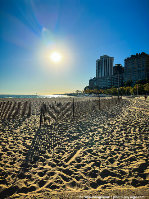 North Chicago, la plage
Lac Michigan, Chicago, Illinois 
Mots-clés: Plage lever_de_soleil cadrage_vertical