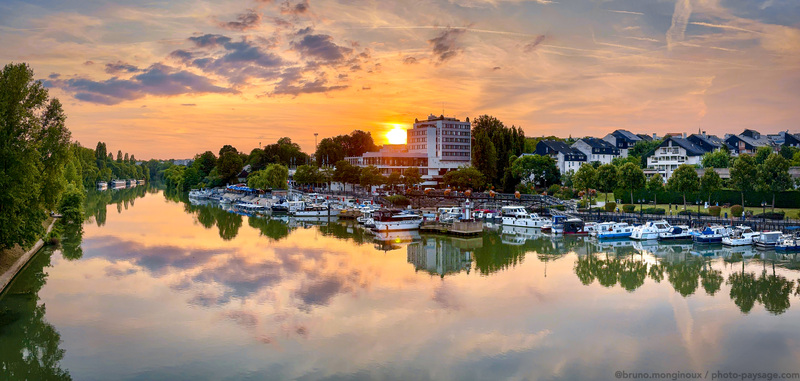 Coucher de soleil sur le port
Nogent sur Marne
Mots-clés: Reflet coucher_de_soleil Categ_riv_Marne riviere bateau