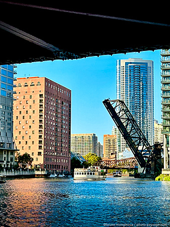 Chicago_river-pont-bascule-IMG_2837.jpeg